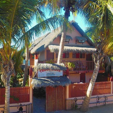 Hotel Trecicogne Morondava Exterior photo